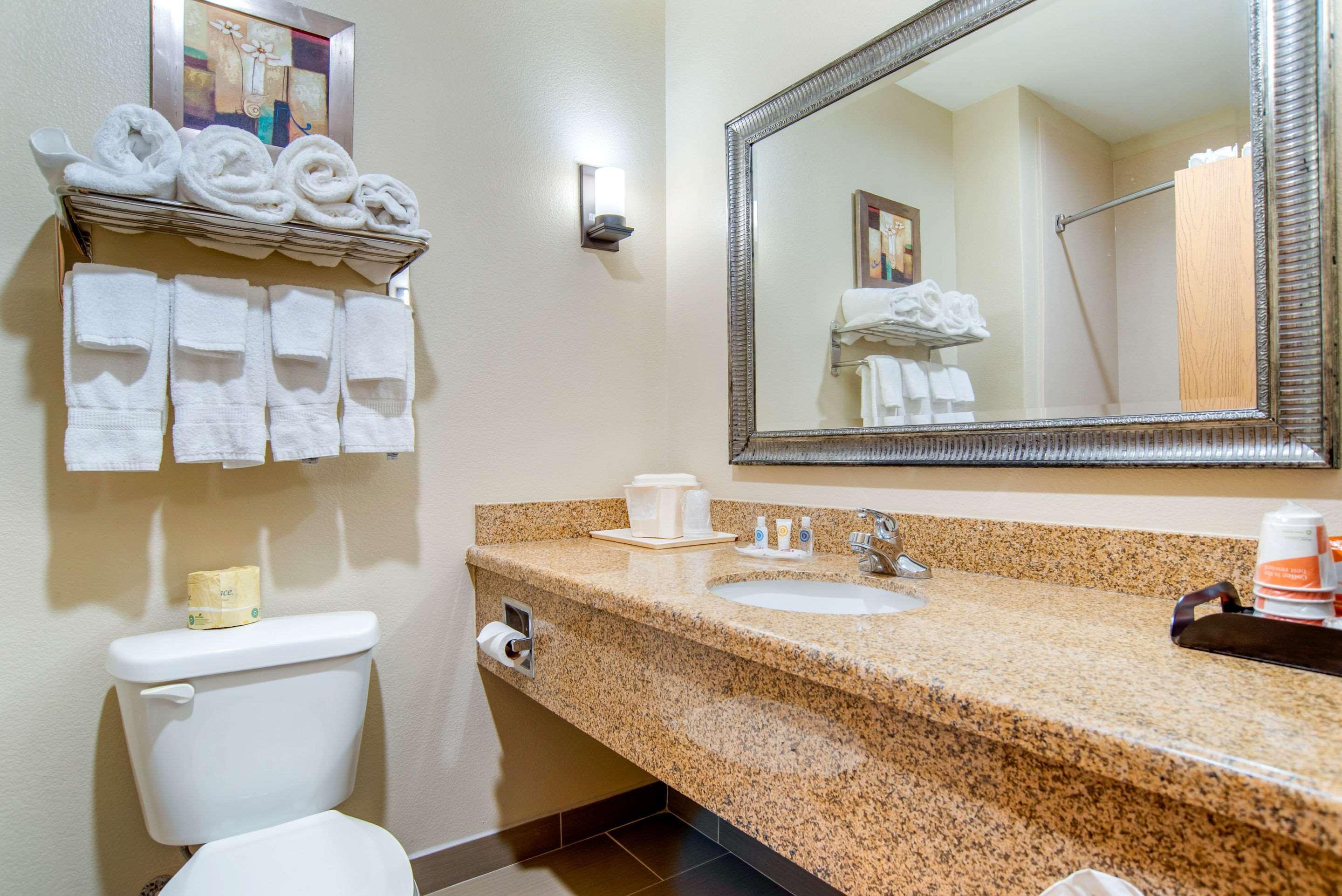Comfort Suites Gulfport Bagian luar foto