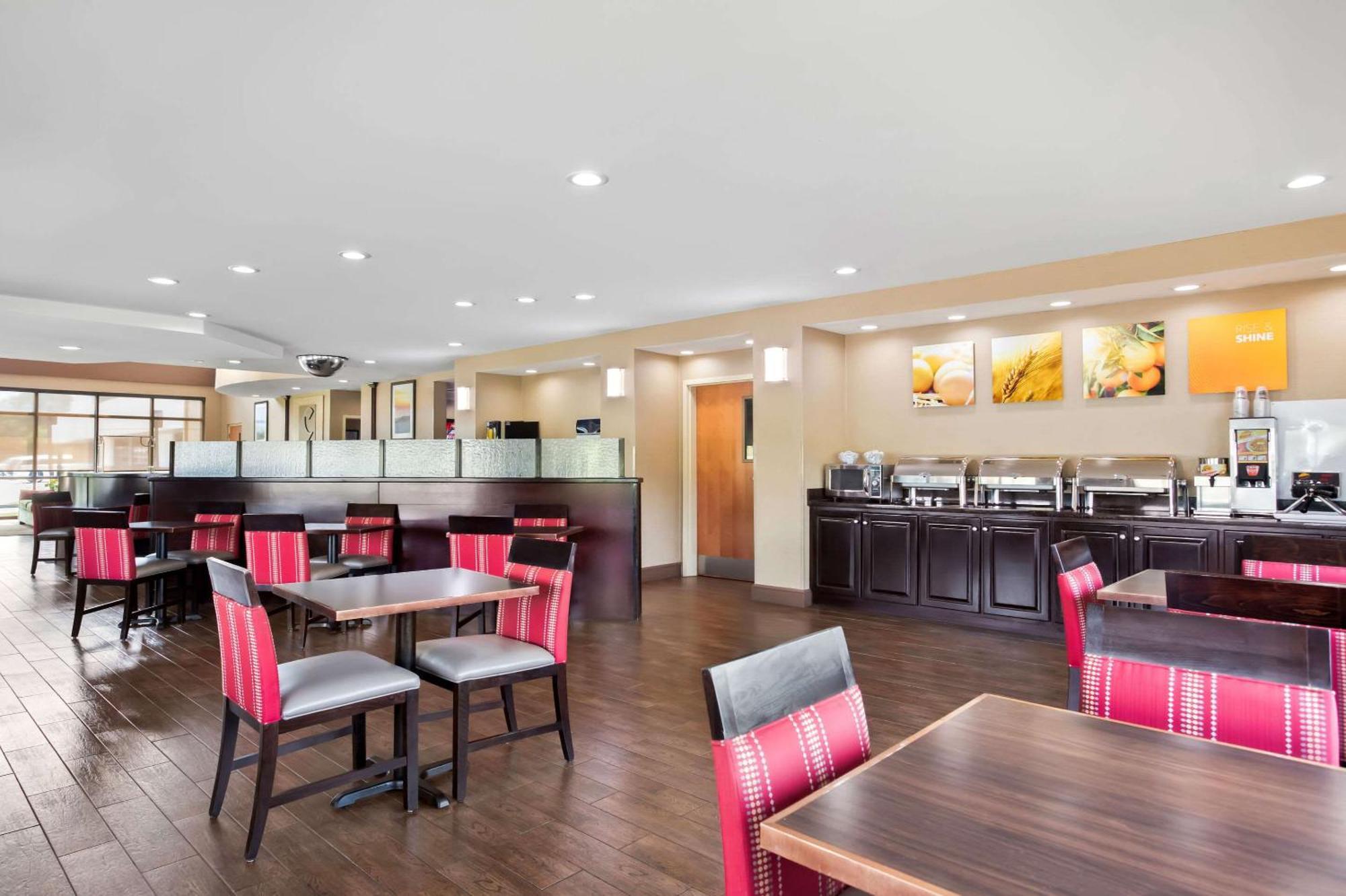 Comfort Suites Gulfport Bagian luar foto