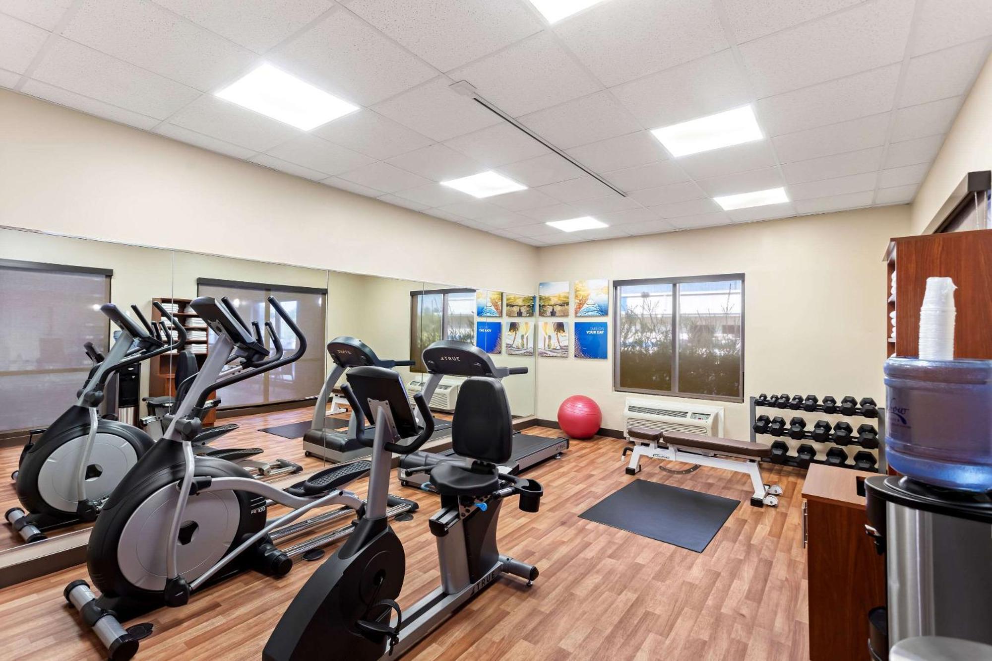 Comfort Suites Gulfport Bagian luar foto