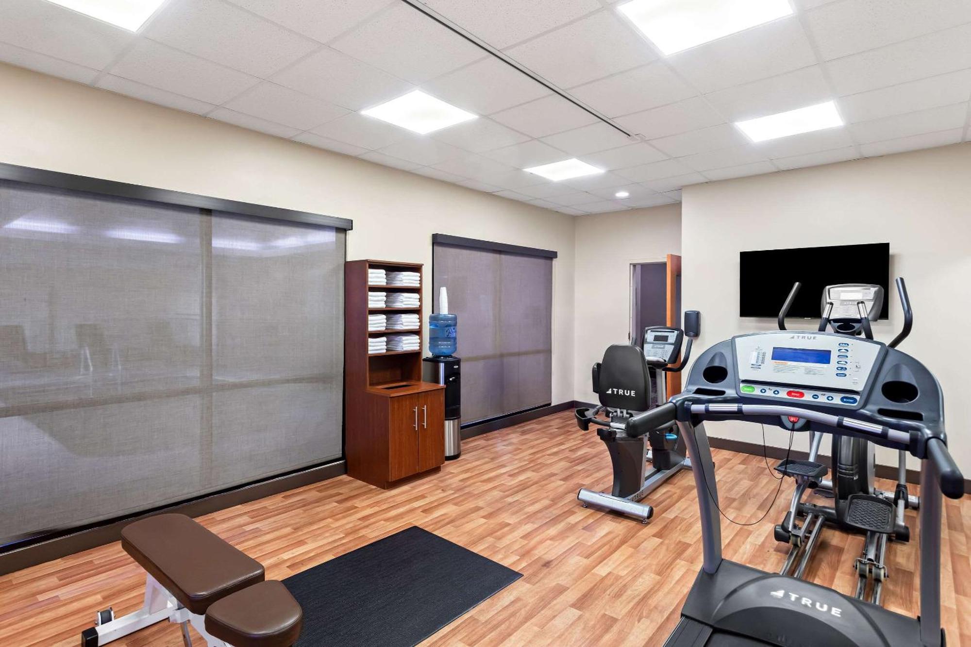 Comfort Suites Gulfport Bagian luar foto