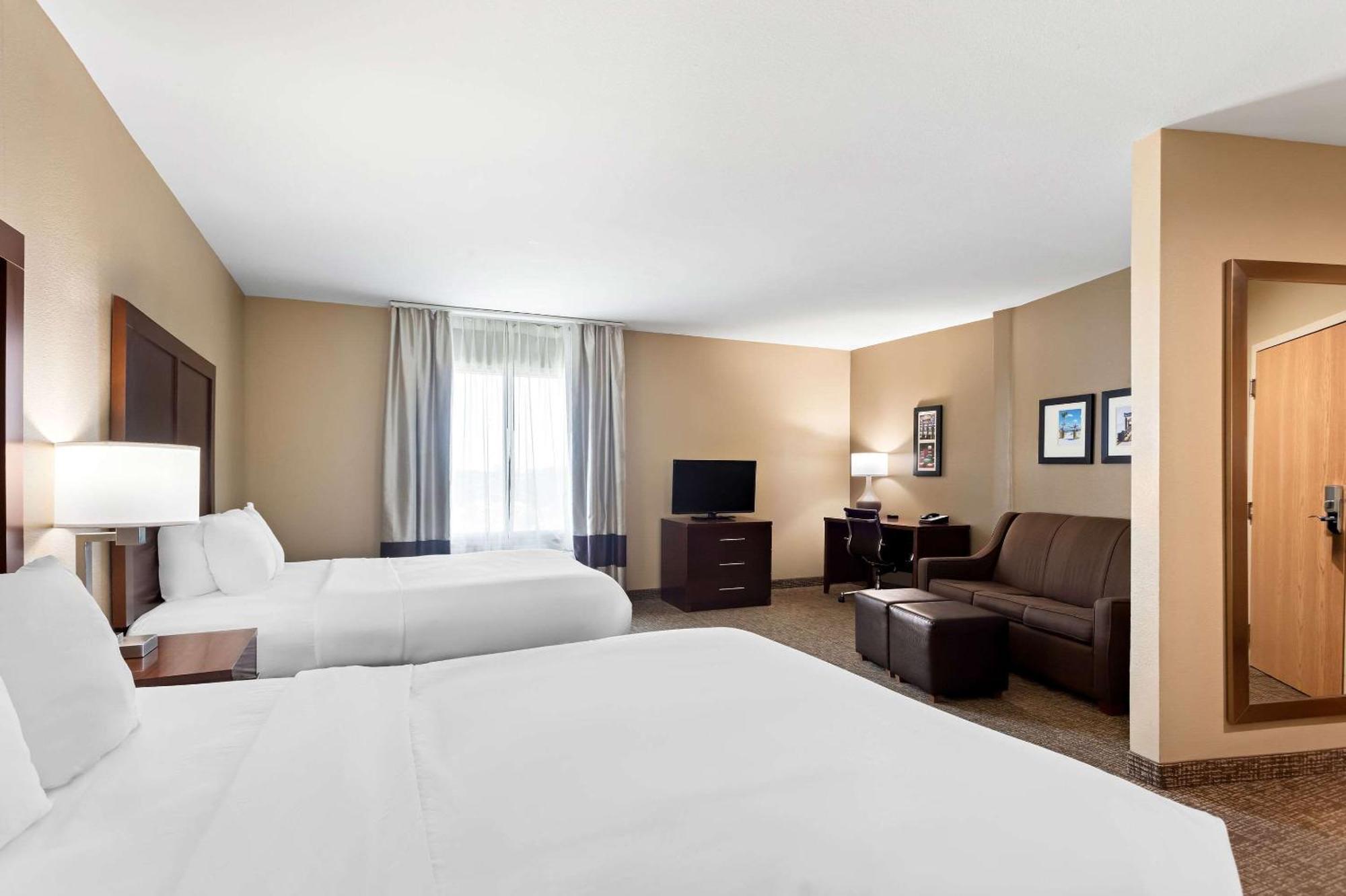 Comfort Suites Gulfport Bagian luar foto