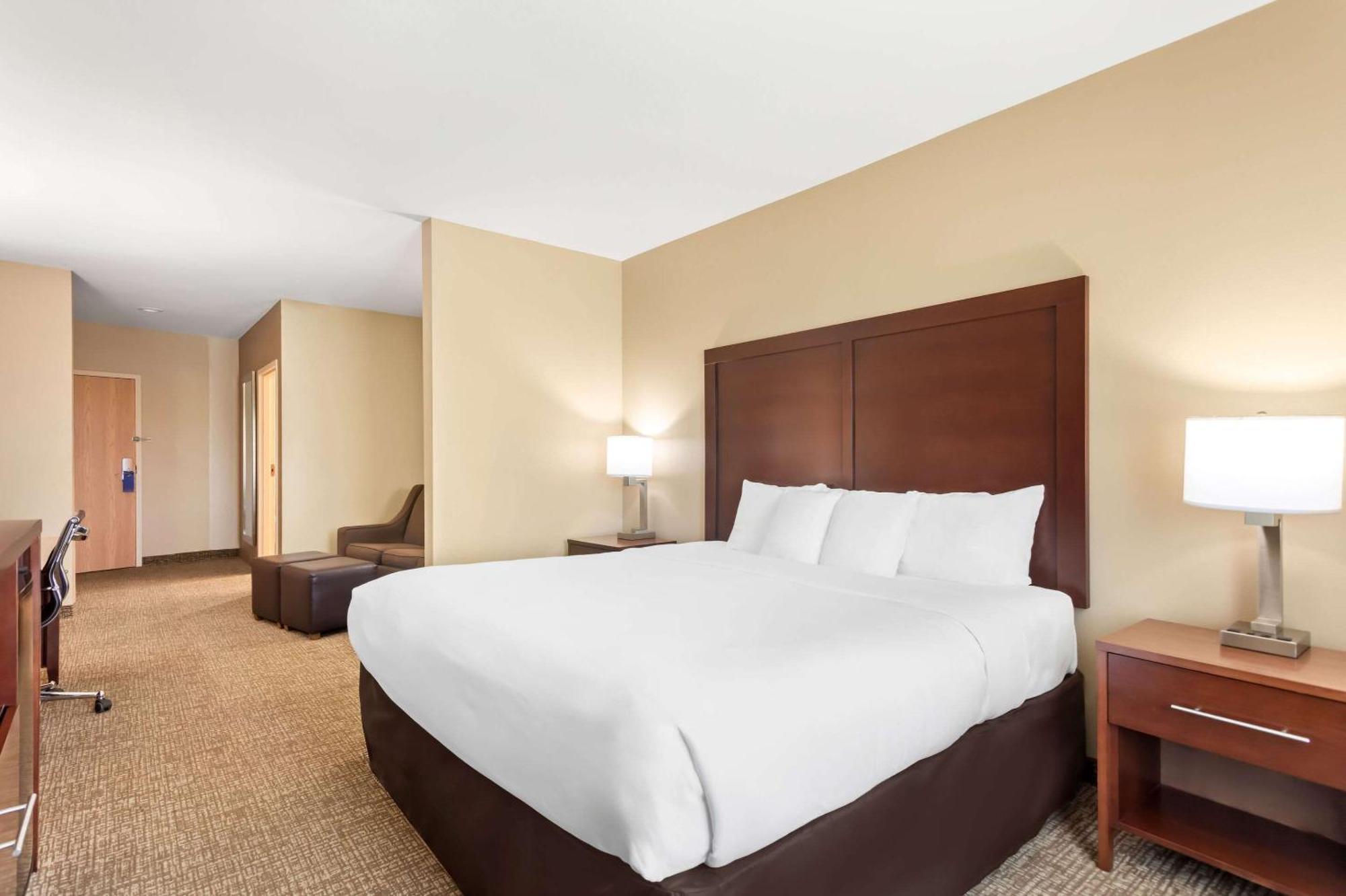 Comfort Suites Gulfport Bagian luar foto
