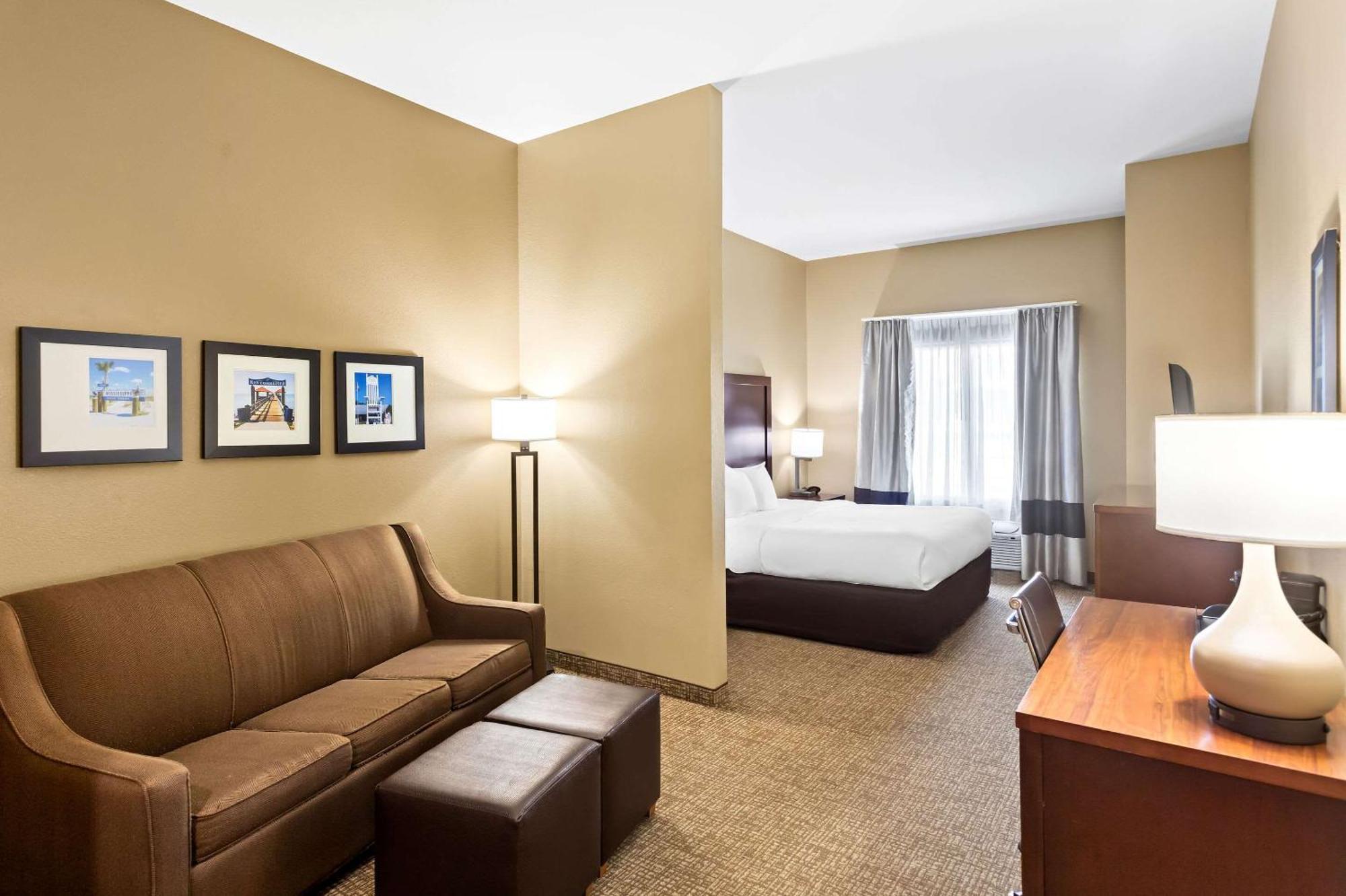 Comfort Suites Gulfport Bagian luar foto