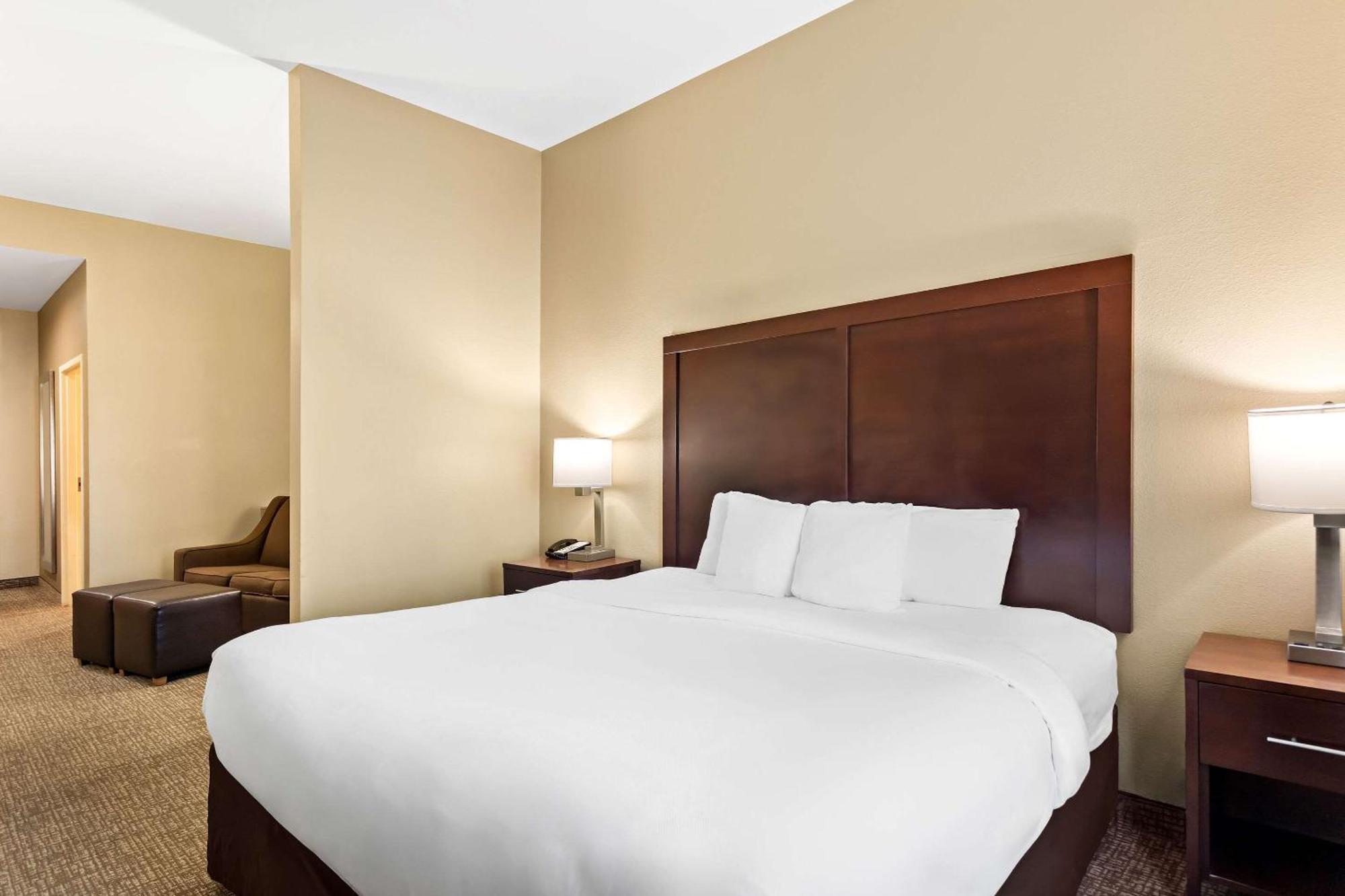 Comfort Suites Gulfport Bagian luar foto