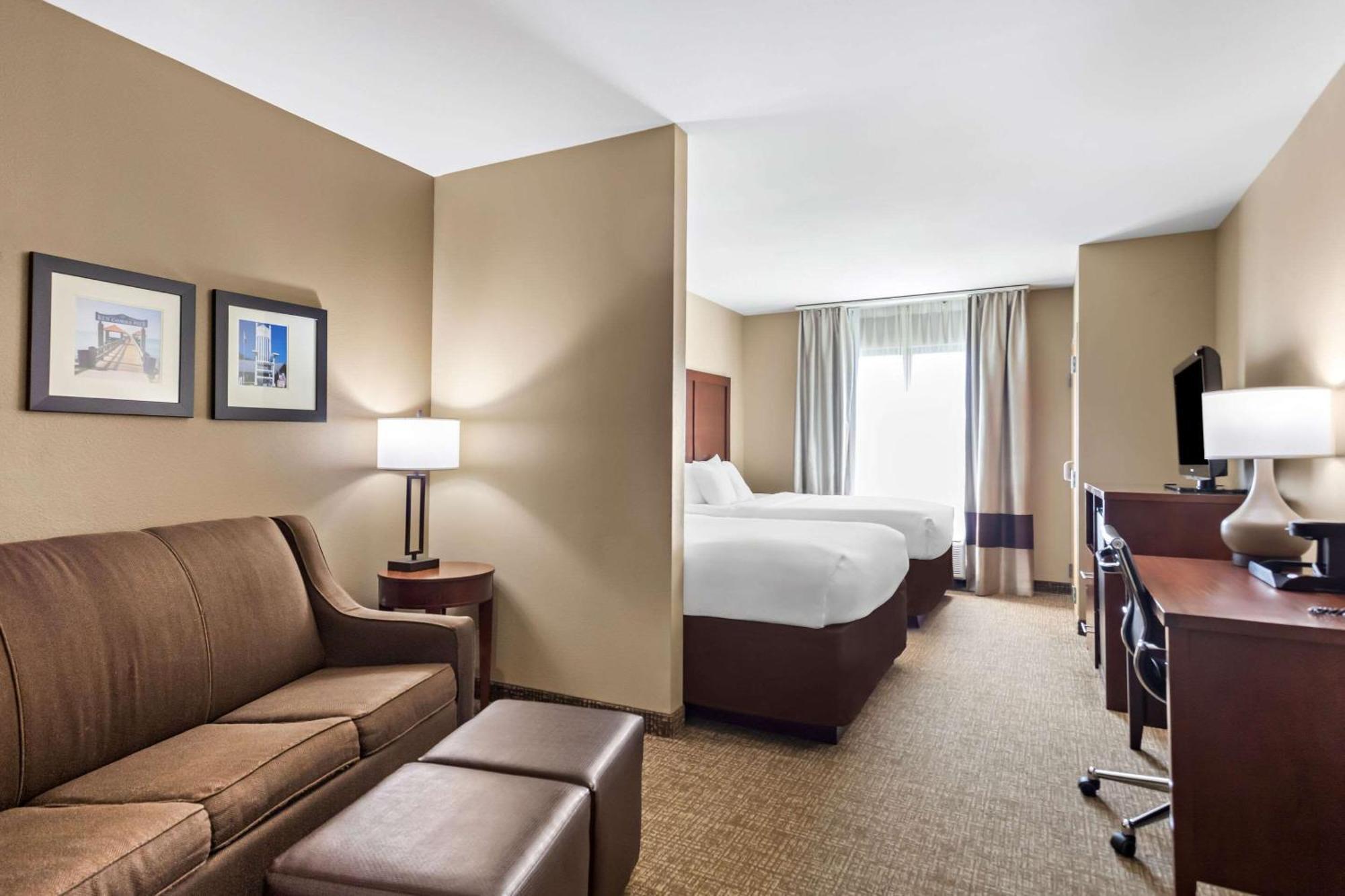 Comfort Suites Gulfport Bagian luar foto