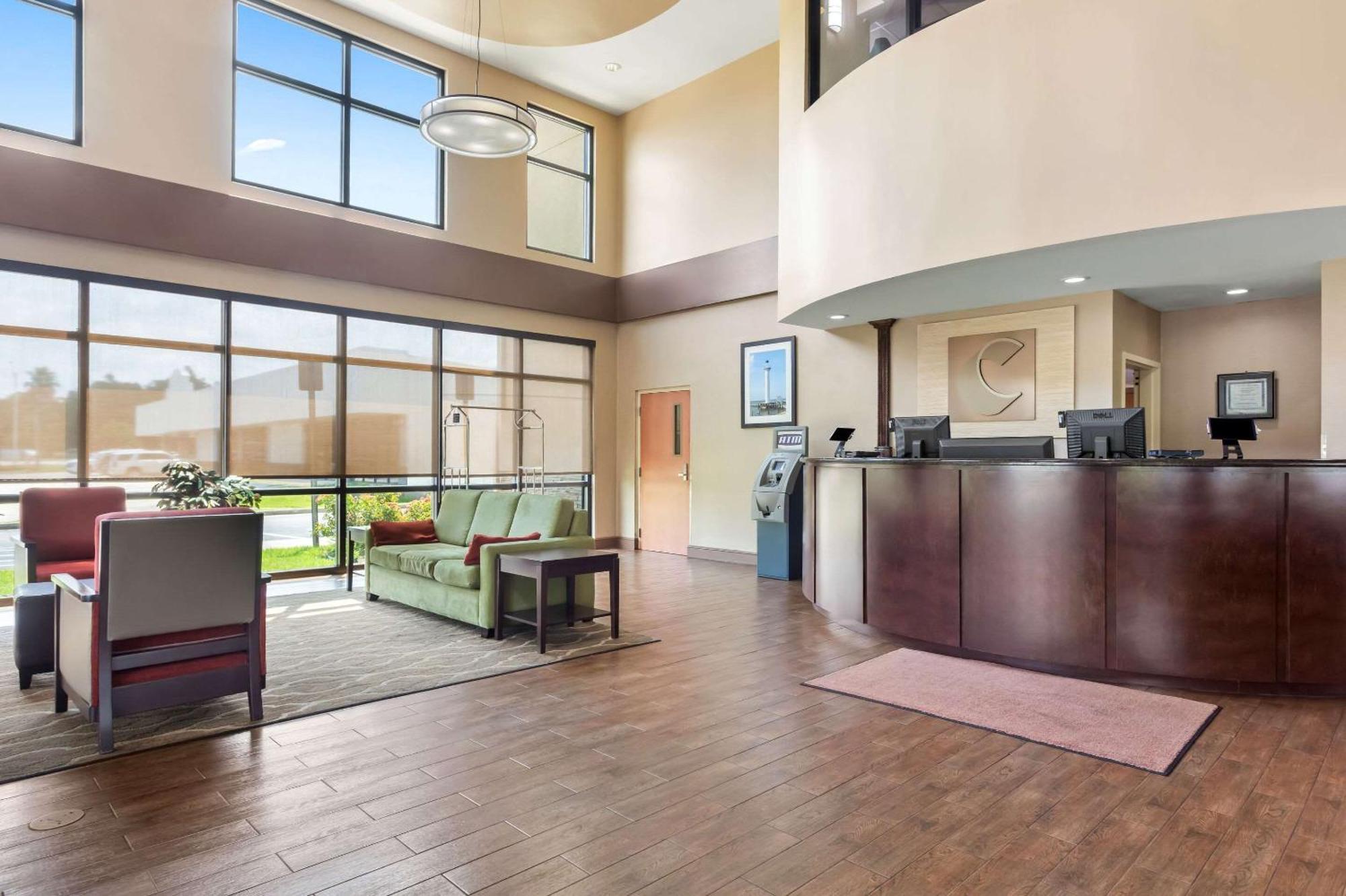 Comfort Suites Gulfport Bagian luar foto